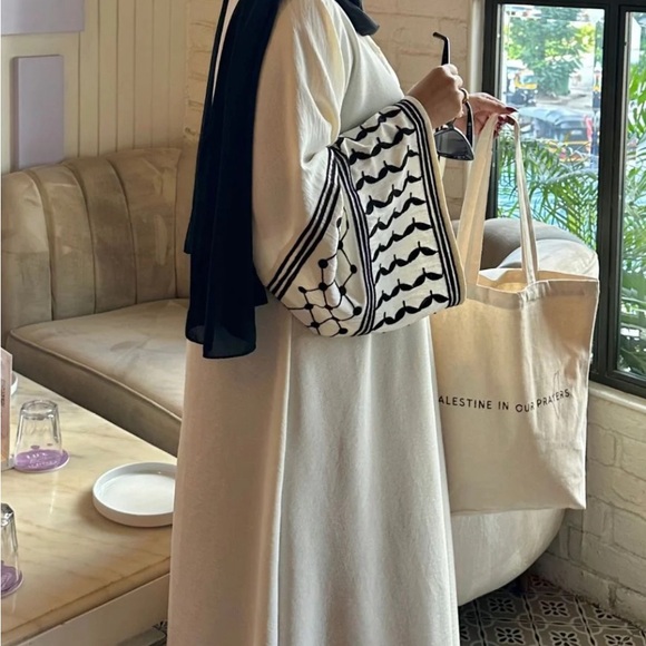 Kefiyyeh Inspired Abaya - White - Picture 1 of 3